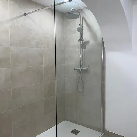 Entre Tendance Et Authenticite - La Voute アパート ニーム